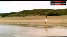 4. Hedy Burress Nude on Beach – Los Anos Barbaros
