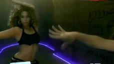 6. Shakira Sexy Dancing – Beautiful Liar