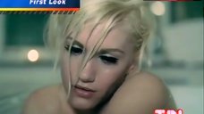 5. Gwen Stefani Sexy in Bath – 4 In The Morning
