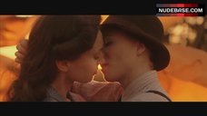 Natasha Wightman Lesbian Kiss – V For Vendetta