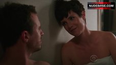 8. Zoe Mclellan Flashes Breasts – Ncis: New Orleans
