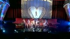 9. Lil' Kim Hot on Stage – Mtv Movie Awards