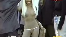 3. Lil' Kim in Sexy Outfit – Celebrities Uncensored