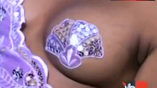 10. Lil' Kim Boobs Scene – Vh1'S 100 Greatest Red Carpet Moments