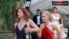 4. Amy Adams Harg Pokies Through Red Dress – The Wedding Date