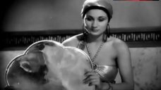 2. Claudette Colbert Tits Scene – The Sign Of The Cross
