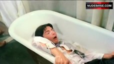 9. Pamela Prati Nude in Bath – La Moglie In Bianco... L'Amante Al Pepe