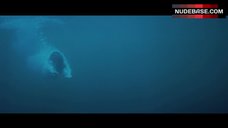 1. Jennifer Garner Swims under Water – Elektra