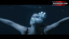 10. Jennifer Garner Swims under Water – Elektra