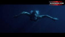 6. Jennifer Garner Swims under Water – Elektra