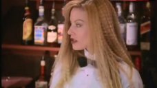 5. Holly Sampson Oral Sex Scene – Emmanuelle 2000: Emmanuelle'S Intimate Encounters