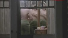 10. Amanda Foreman Bare Tits – Breast Men