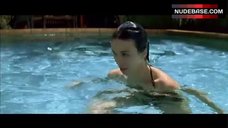 5. Ariadna Gil Sexy in Swimsuit – Desafinado