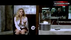 4. Kelli Garner Toilet Scene – London