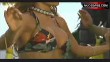 5. Carmen Electra Dance in Bikini – Baywatch: Hawaiian Wedding