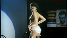 4. Sandra Wey Bare Butt and Tits – Senza Scrupoli