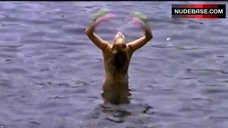 6. Leticia Bredice Nude Swimming – Almejas Y Mejillones
