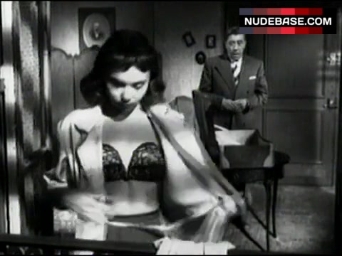 Francoise Arnoul in Sexy Underwear – Le Fruit Defendu (0:22) | NudeBase.com
