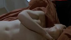 Marina De Van Nude in Bed – Je Pense A Vous