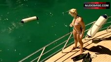 Sophie Schutt Bikini Scene – Himmel Uber Australien (2)