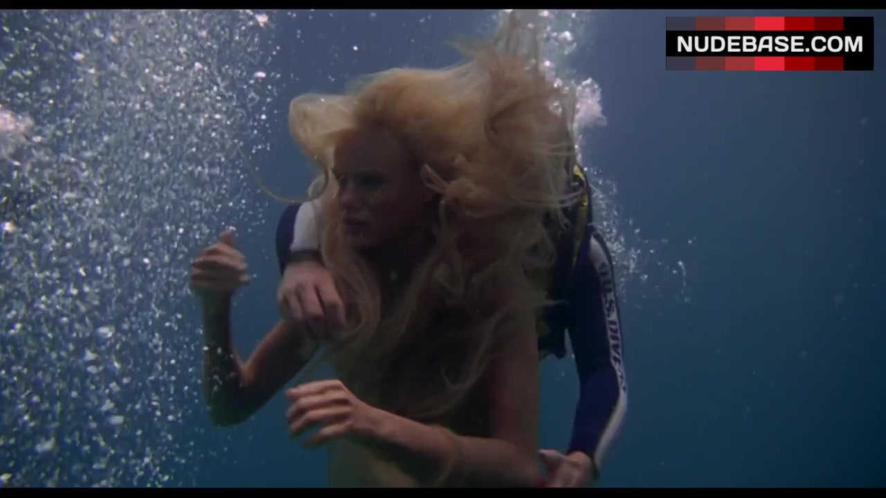 Daryl Hannah Topless under Water – Splash (0:15) | NudeBase.com