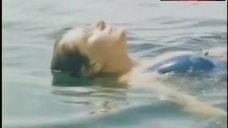 1. Wendy Hughes Topless in Underwater – Flash Fire