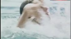 2. Wendy Hughes Topless in Underwater – Flash Fire