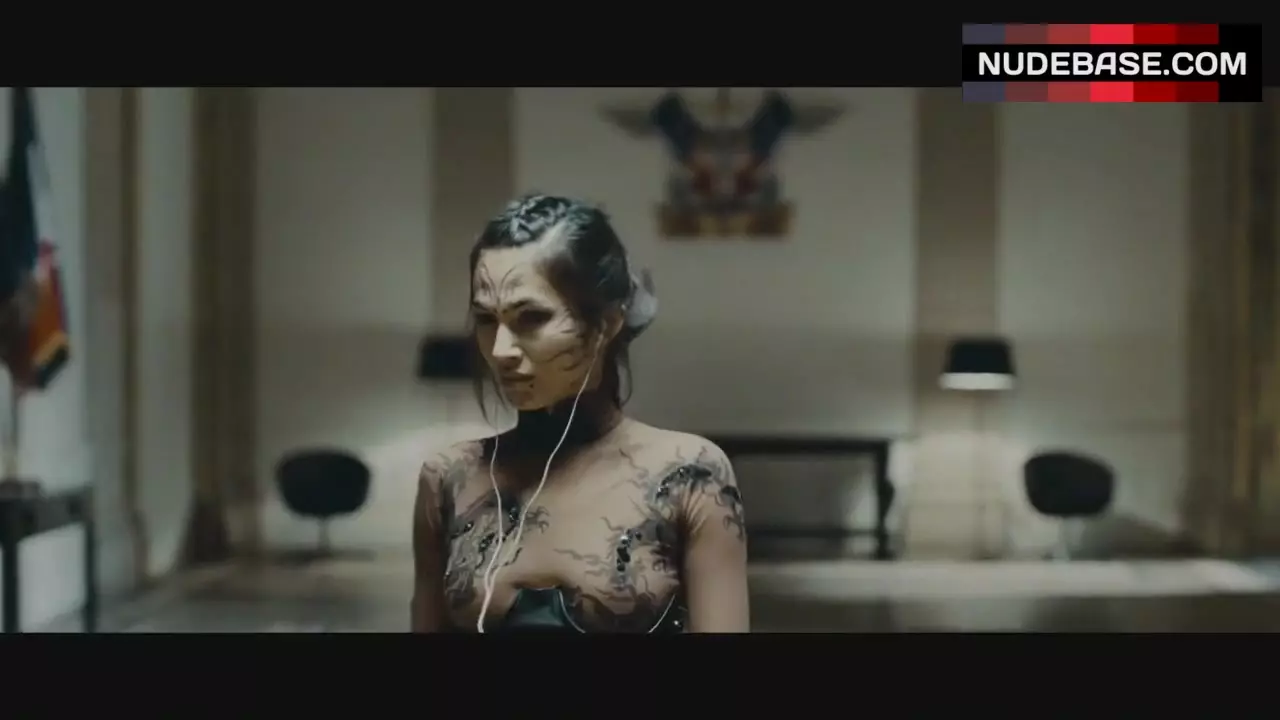 Elodie Yung Sexy – District 13: Ultimatum