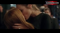 5. Isla Fisher Lesbian Kissing – Keeping Up With The Joneses