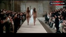 10. Georgianna Robertson Full Naked on Fashion Show – Ready To Wear