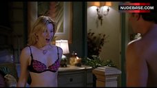 6. Elizabeth Banks in Bra – The 40-Year-Old Virgin