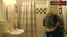 1. Elizabeth Banks Sex in Bathroom – The Details
