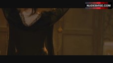 8. Angelina Jolie Intim Scene – The Tourist