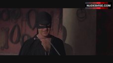 5. Catherine Zeta-Jones Flashes Boobs – The Mask Of Zorro