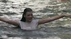 10. Milla Jovovich Pokies Through Wet Blouse – Return To The Blue Lagoon