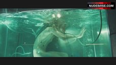 Milla Jovovich Nude in Aquarium – Resident Evil: Apocalypse