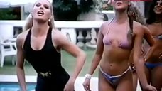 3. Amparo Grisales Exercising in Bikini – Casa De Munecas Para Adultos