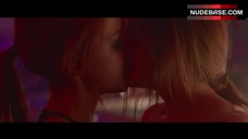 3. Jena Malone Lesbian Kiss – Lovesong