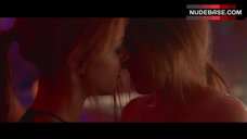 5. Jena Malone Lesbian Kiss – Lovesong