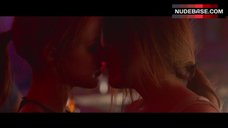 6. Jena Malone Lesbian Kiss – Lovesong