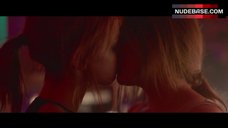 7. Jena Malone Lesbian Kiss – Lovesong