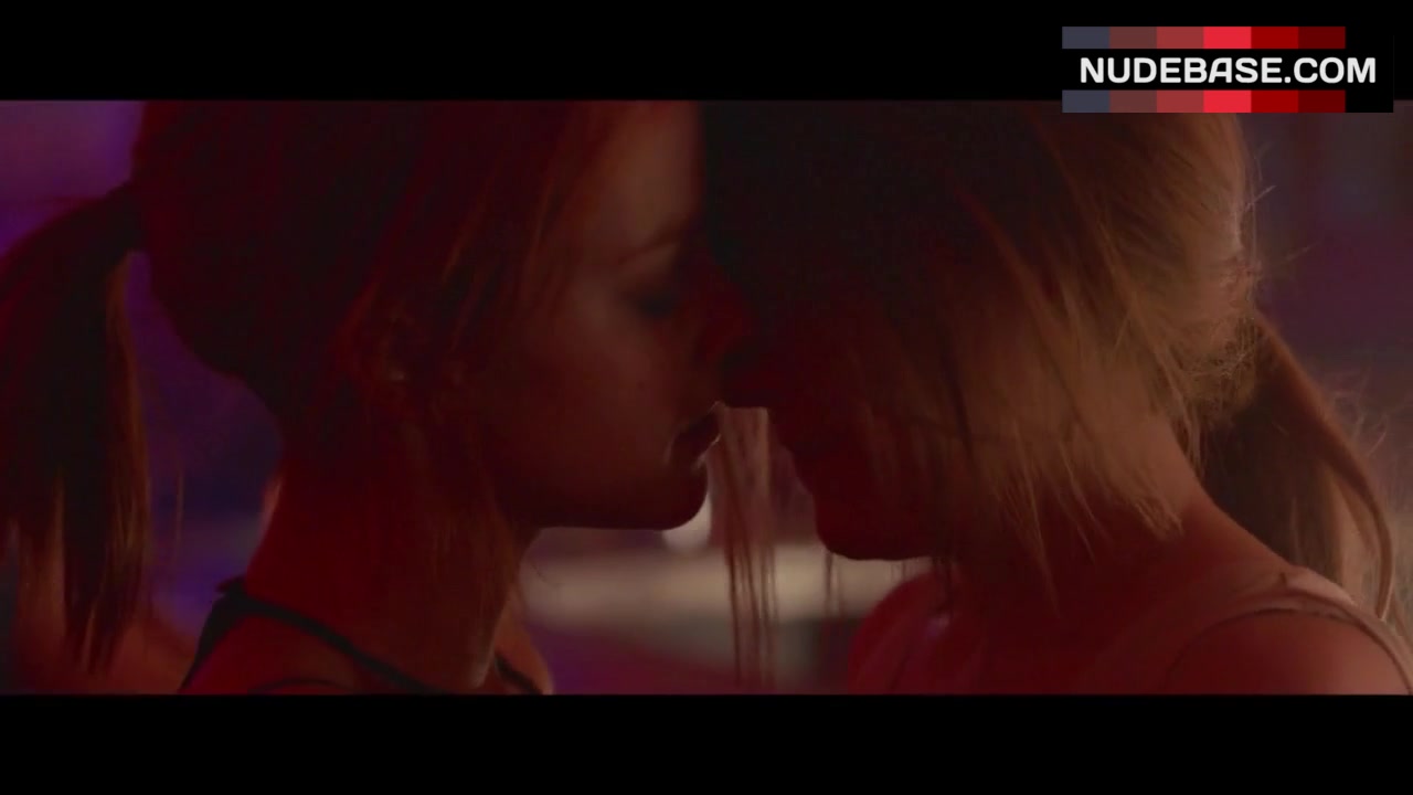 Jena Malone Lesbian Porn - Jena Malone Lesbian Kiss â€“ Lovesong (0:26) | NudeBase.com