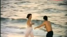 6. Arcelia Ramirez Hot Scene on Beach – En Un Claroscuro De La Luna