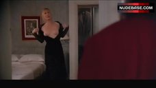 Sally Kellerman Shows Nude Tits – Ready To Wear