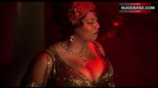 1. Queen Latifah Decollete – Chicago