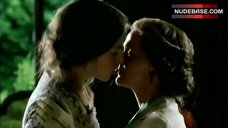 Nicole Kidman Lesbian Kiss – The Hours