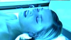 10. Laura Osswald Shows Tits in Solarium – Seventeen - Madchen Sind Die Besseren Jungs
