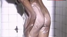 7. Ynez Veneracion Washes Her Naked Body – Selda 14