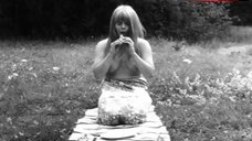 5. Lena Nyman Topless Scene – I Am Curious (Yellow)