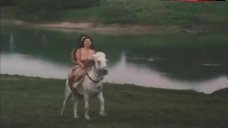 4. Klaudia Koronel Riding Topless – Tuhog